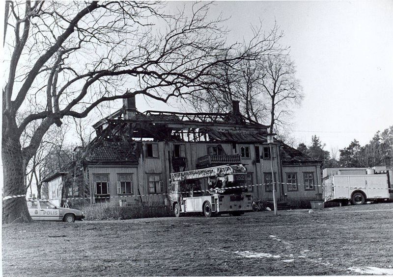 Framsida Långbro gård 1993 efter brand